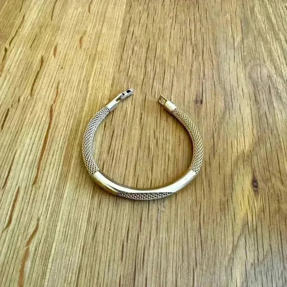 Vintage Avon Gold Tone Bracelet - Picture 1 of 4